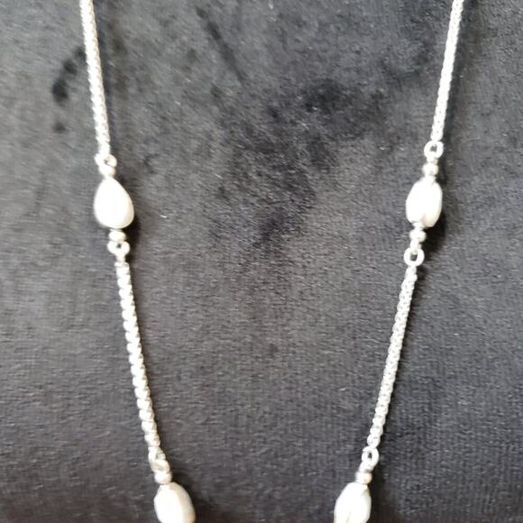 Womens Silver Plated White Faceted Acrylic Round Pendant Necklace with Lobster - Picture 5 of 7